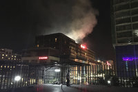 Útok na hotel v Manile: Vtrhli tam střelci, byly slyšet výbuchy