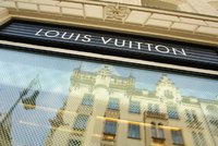 Dámy, pozor: Inspekce odhalila na internetu falešné kabelky Louis Vuitton