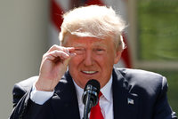 Trump kácí dohodu o klimatu: Oteplování se už dřív vysmíval, použil i vulgarismy
