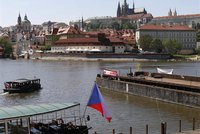 V noci v Praze ožije 145 kostelů: Otevřou i „zakotvený kostel František“ na Vltavě