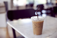 Poplach v Costa Coffee i Starbucksu: V pití jim našli fekální bakterie