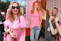 Růžový pochod proti rakovině prsu: Absolonová s Pazderkovou si obarvily i vlasy!