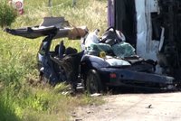 Řidička nedala přednost kamionu: Zahynuli čtyři lidé včetně školačky (†11)
