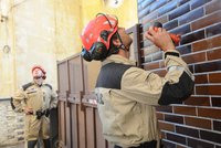Činžovní dům v Nuslích má kvůli stavbě narušenou statiku: Lidé museli pryč