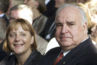 Zemřel muž, který vytáhl mladou Merkelovou: „Kohl mi zásadně změnil život“