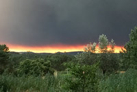 Strach z ohně ve Španělsku: Kvůli lesním požárům evakuovali 700 lidí