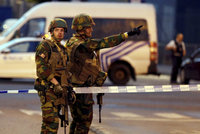 Terorista, který se se pokusil odpálit v Bruselu, zemřel. Policie útok překazila