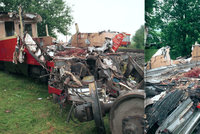 Vlakové neštěstí na Chrudimsku přežili pouze 4 lidé: Do osobního vlaku před 22 lety narazily vagony plné železa