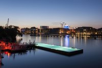 Vedení Prahy plánuje stavět bazény. Mají plout po Vltavě