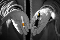 E-cigarety pomáhají od tabáku, možná vás ale zabijí samy. Vědci: Hrozí mrtvice a infarkt
