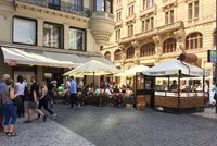 Prodej na ulici a žádné poplatky za předzahrádky: Praha vyjde podnikatelům vstříc, schválili zastupitelé