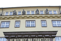 V Praze letos skončilo už pět ředitelů nemocnic: Co je stálo křeslo?