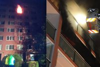 Z bytu na Chodově vyšlehly plameny: Hasiči zachraňovali lidi z balkonů