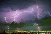 Silné bouřky v Česku, sledujte radar. Zasáhly Chomutovsko, Vrchlabí i Jičín
