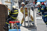 Nejtvrdší hasiči Česka bojovali v Plzni: Tahali figurínu těžkou 80 kg a běhali na věž chrámu sv. Bartoloměje