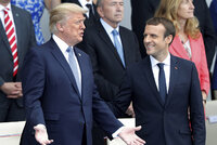 Macron míří za Trumpem do Bílého domu. Řešit budou i Sýrii, kde spolu útočili