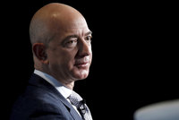 Překvapivá změna vedení: Bezos končí v čele Amazonu, energii chce směřovat jinam
