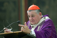 Část katolíků se chce zbavit Duky: Vyzvali papeže, aby mu neprodloužil mandát. Vadí jim Zeman