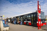 Opravy autobusového obratiště v Hájích: Tři linky jezdí do konce léta jinak