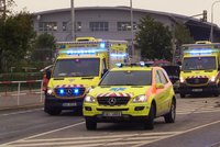 Tragická nehoda ve Strašnicích: Autobus se srazil s autem, muž (†50) zemřel