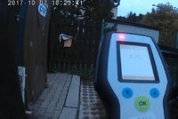 Šoféra ve Znojmě naštvalo upozornění na špatné parkování: Na policisty sakroval opilý