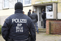Bavorské sedláky prý okrádá zloděj s kolečkem: Kořist za desetitisíce vozí do Česka