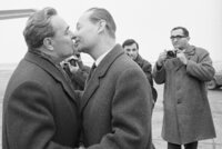 ONLINE 50 let od invaze: Brežněvův polibek smrti a Zemanovo mlčení