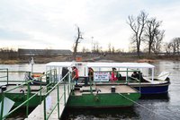 Provoz přívozu v Troji je zastavený: Hladina Vltavy je příliš nízká
