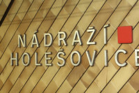 Bouře v koalici kvůli společnému podniku k nádraží Holešovice: Radní vyzvou DPP, aby poskytl smlouvy a posudky