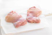 Veterináři pátrají po tuně polského kuřecího se salmonelou. Putovalo do českých jídelen