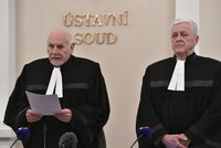 Češi uvidí úřadům dál „pod pokličku“. Ústavní soud odmítl návrh na zrušení registru smluv