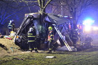 Tragickou nehodu autobusu u Horoměřic zavinila mladá řidička. Na místě zemřela, policie případ odložila