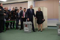 ONLINE: Češi vymění politiky na radnicích, „průvan“ čeká i třetinu Senátu