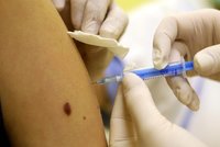 Vakcína proti chřipce je opět k dostání. Experti: Na očkování je nejvyšší čas
