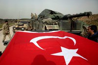 Erdogan je nadšený, kurdské město v Sýrii mu padá do rukou. „Vlají nad ním turecké vlajky.“