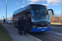 Ruské turisty vezl po Praze zdrogovaný autobusák. Podle svědků jel jako šílenec