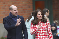 ŽIVĚ: Vévodkyně Kate právě rodí, Británie očekává královského potomka!