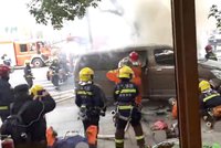 V Šanghaji najelo auto do lidí, 18 zraněných. Řidič vezl plyn a zapálil si cigaretu