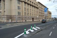 Návštěva radnice Prahy 7 o něco příjemnější: Na nábřeží Kpt. Jaroše jsou nová parkovací místa