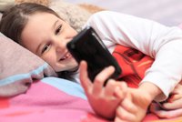 Tři čtvrtiny českých dětí jsou denně na sociálních sítích. Mnohým z nich už někdo zneužil heslo
