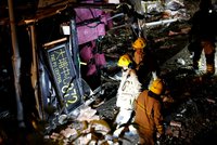 19 mrtvých při nehodě dvoupatrového autobusu v Hongkongu. Převrátil se, jel příliš rychle?