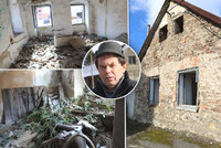 Ruina uprostřed obce ohrožuje děti. Zoufalý starosta: „Zbourat ji nesmíme“