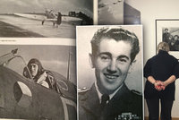 Bojoval proti nacismu a fotil české piloty v Anglii. Fotografa Sitenského představuje výstava v Lucerně
