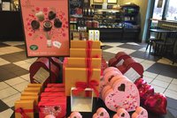 Ženy musí povinně dávat šéfům na Valentýna čokoládu. Japonci se bouří