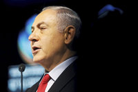 Netanjahu v potížích. Prokurátor obviní izraelského premiéra z korupce