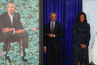 Barackův obraz je z Číny a Michelle si není podobná. Obamovi odhalili své portréty