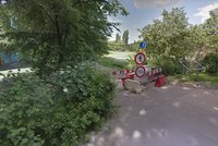 Cyklostezka u Vltavy se na měsíc uzavřela. Probíhá údržba a ošetření stromů