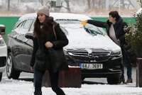Řidiči, pozor: Sníh a led komplikují dopravu napříč republikou. Místy je i smog