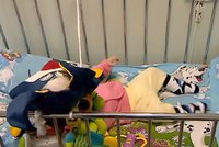 Šokovaná maminka Zuzana: Moji dceru (1) v nemocnici přivázali ke stolu!