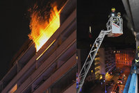 Noční požár na Žižkově. Z balkonu činžovního domu šlehaly plameny